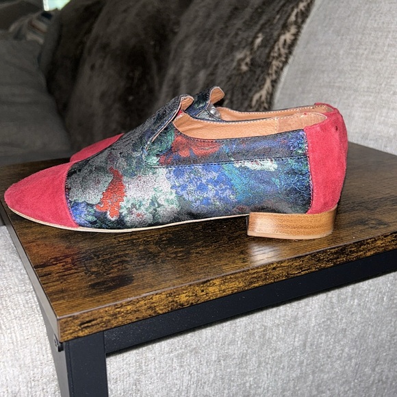 NEW JEFFREY CAMPBELL Red Multi Floral Print Suede Textile Oxfords SZ 7 - Picture 2 of 4